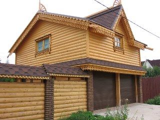 Гараж из оцилиндрованного бревна