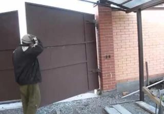 Фото процесса Установка и монтаж распашных ворот